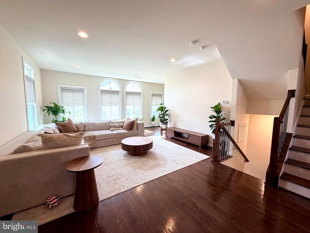 20674 DUXBURY TER, Ashburn, VA 20147