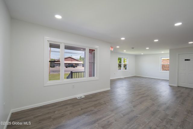 135 Freemans Bridge Road, Glenville, NY 12302