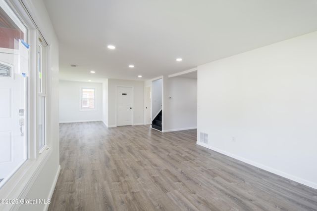 135 Freemans Bridge Road, Glenville, NY 12302