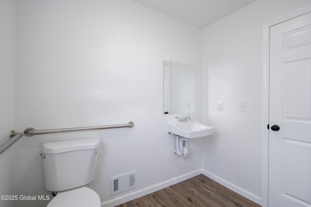 135 Freemans Bridge Road, Glenville, NY 12302