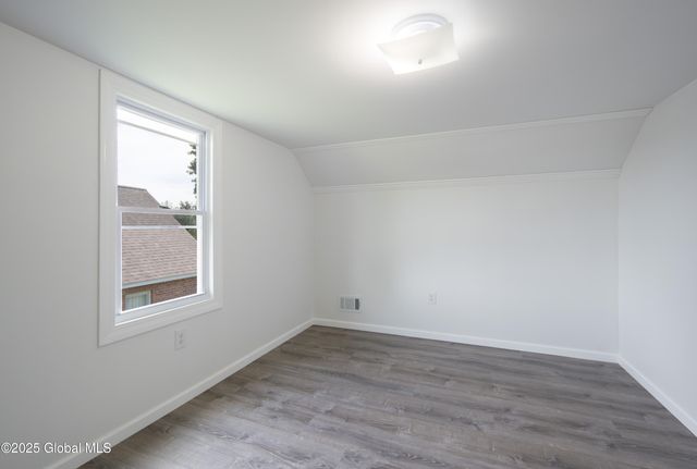 135 Freemans Bridge Road, Glenville, NY 12302