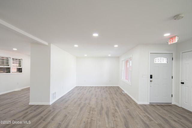 135 Freemans Bridge Road, Glenville, NY 12302