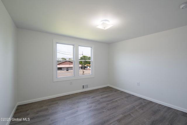 135 Freemans Bridge Road, Glenville, NY 12302