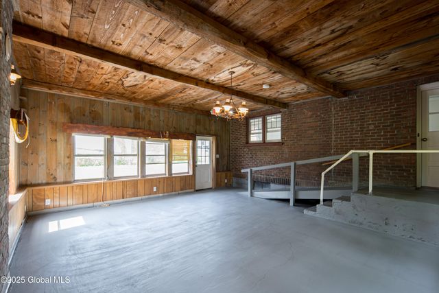 135 Freemans Bridge Road, Glenville, NY 12302