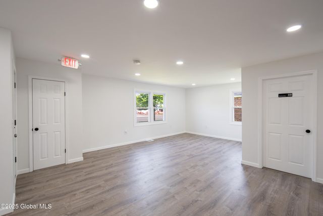 135 Freemans Bridge Road, Glenville, NY 12302