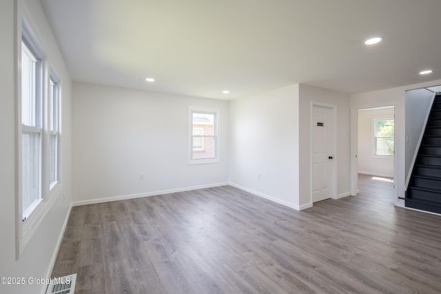 135 Freemans Bridge Road, Glenville, NY 12302