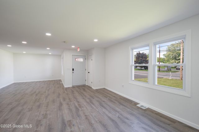 135 Freemans Bridge Road, Glenville, NY 12302