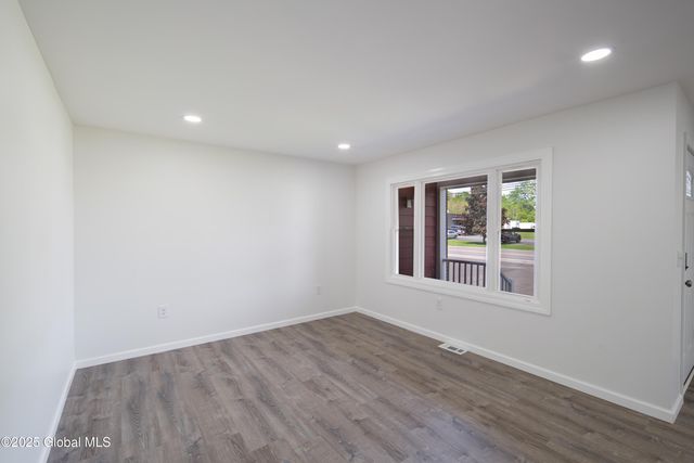 135 Freemans Bridge Road, Glenville, NY 12302