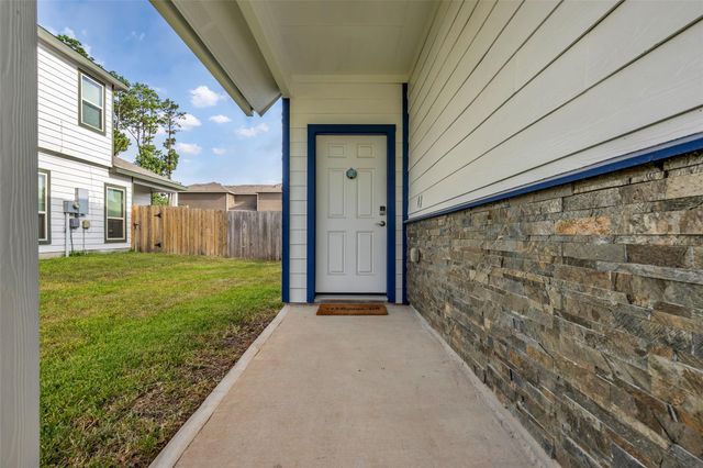 132 Camelot Place Court, Conroe, TX 77304