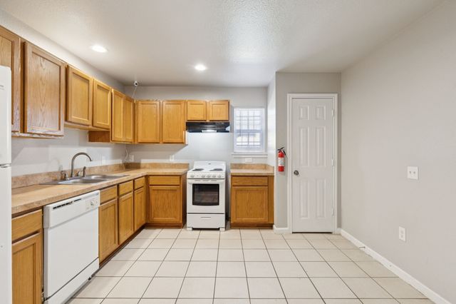 2710 Silkwood Street, Dallas, TX 75215