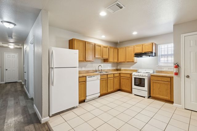 2710 Silkwood Street, Dallas, TX 75215