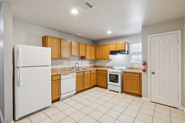 2710 Silkwood Street, Dallas, TX 75215