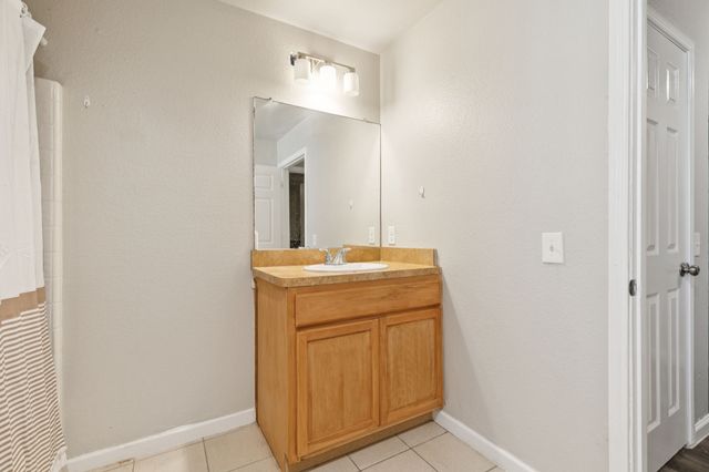 2710 Silkwood Street, Dallas, TX 75215