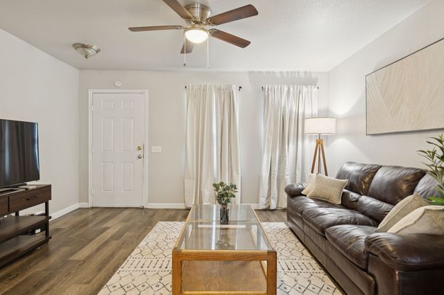 2710 Silkwood Street, Dallas, TX 75215