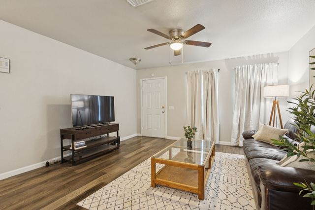 2710 Silkwood Street, Dallas, TX 75215