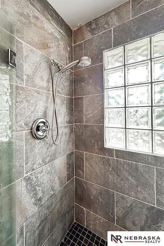 437 S 90th Street, Omaha, NE 68114