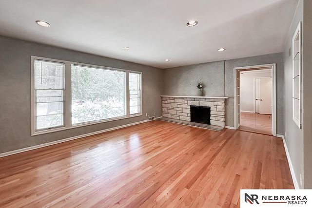 437 S 90th Street, Omaha, NE 68114