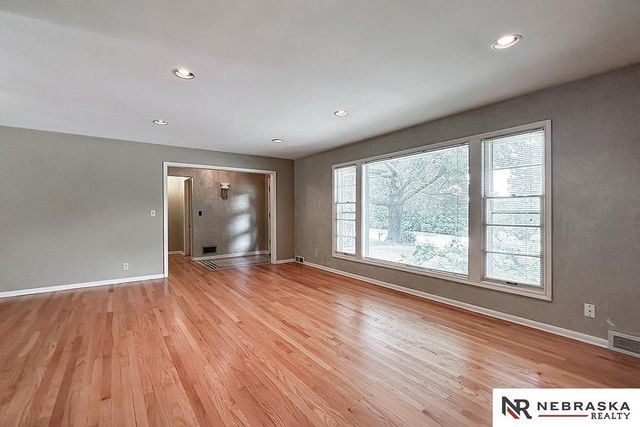 437 S 90th Street, Omaha, NE 68114