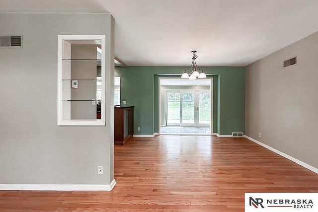 437 S 90th Street, Omaha, NE 68114