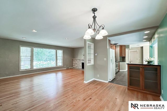 437 S 90th Street, Omaha, NE 68114