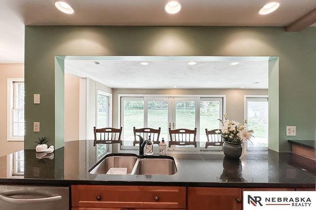 437 S 90th Street, Omaha, NE 68114