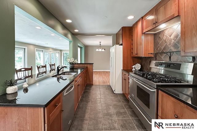 437 S 90th Street, Omaha, NE 68114