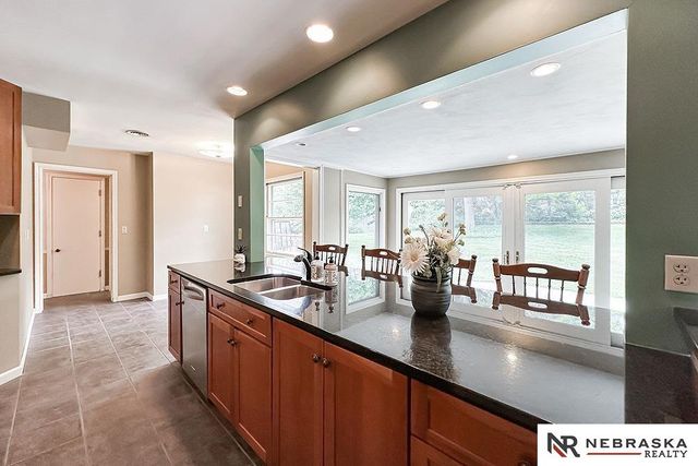 437 S 90th Street, Omaha, NE 68114