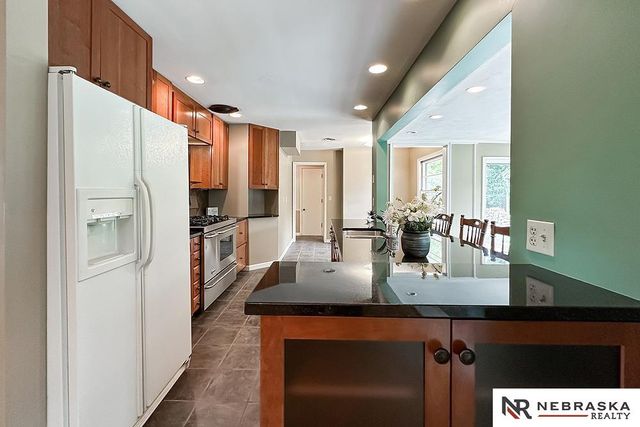 437 S 90th Street, Omaha, NE 68114