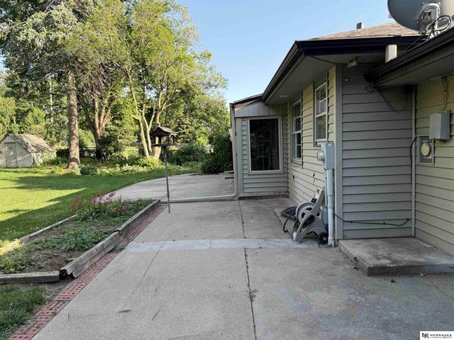 437 S 90th Street, Omaha, NE 68114