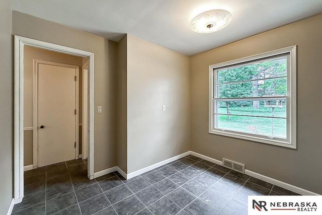 437 S 90th Street, Omaha, NE 68114