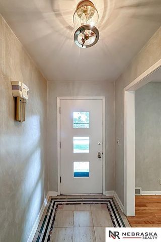 437 S 90th Street, Omaha, NE 68114