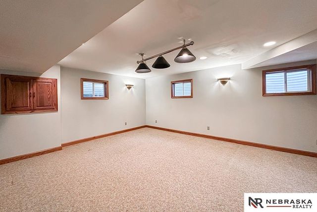 437 S 90th Street, Omaha, NE 68114