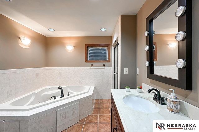 437 S 90th Street, Omaha, NE 68114