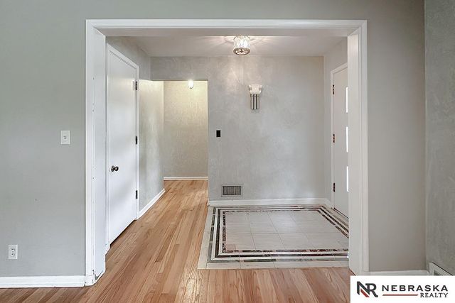 437 S 90th Street, Omaha, NE 68114