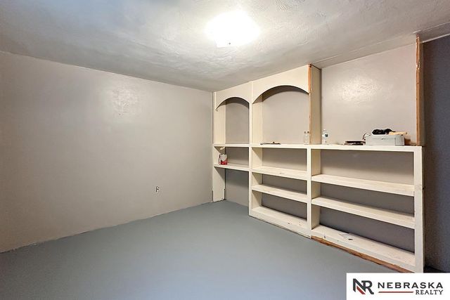 437 S 90th Street, Omaha, NE 68114