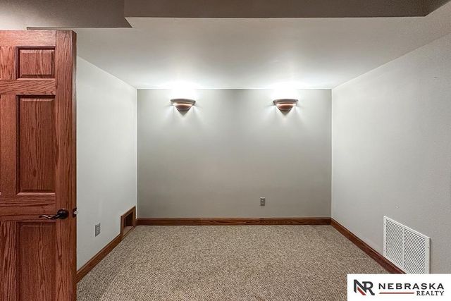 437 S 90th Street, Omaha, NE 68114