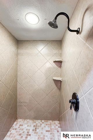 437 S 90th Street, Omaha, NE 68114