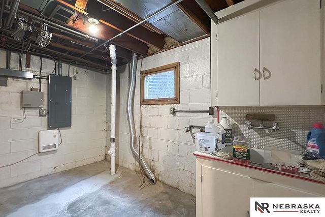 437 S 90th Street, Omaha, NE 68114