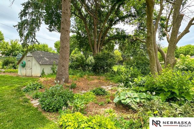 437 S 90th Street, Omaha, NE 68114