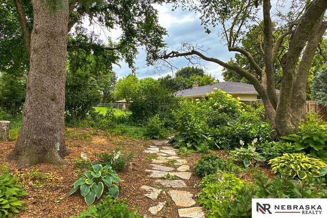 437 S 90th Street, Omaha, NE 68114