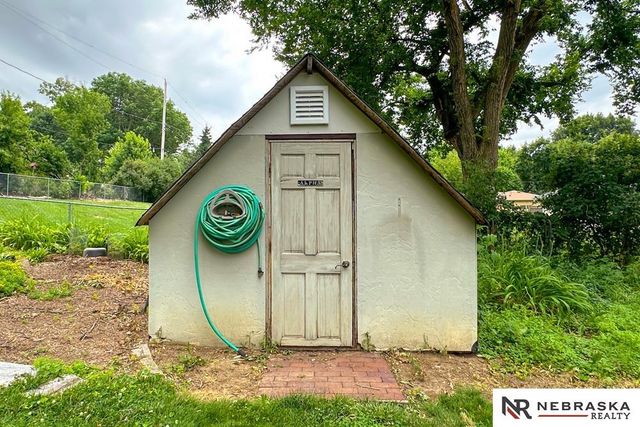 437 S 90th Street, Omaha, NE 68114