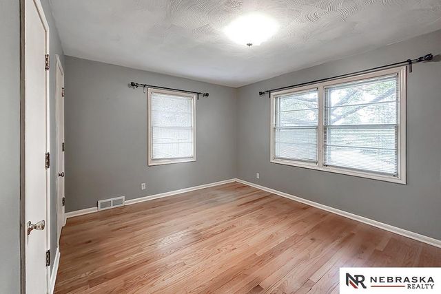 437 S 90th Street, Omaha, NE 68114