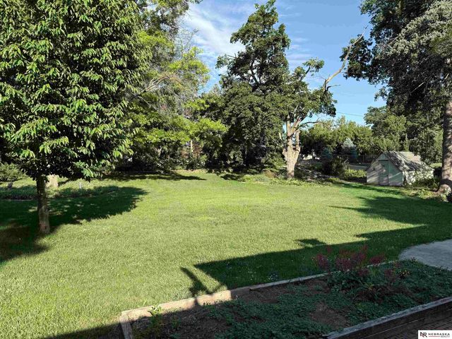 437 S 90th Street, Omaha, NE 68114