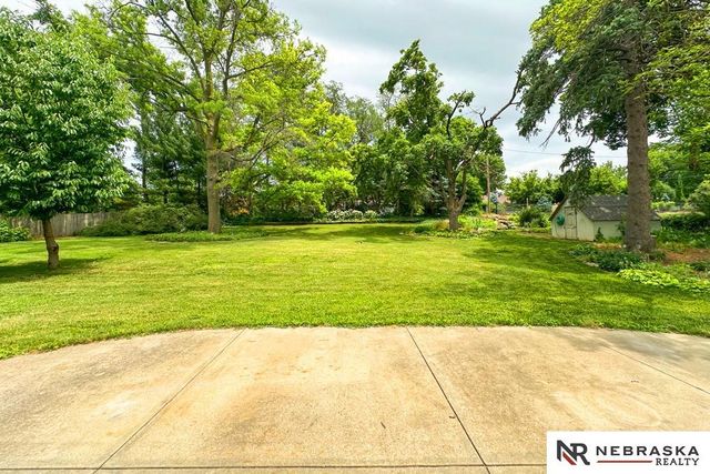 437 S 90th Street, Omaha, NE 68114