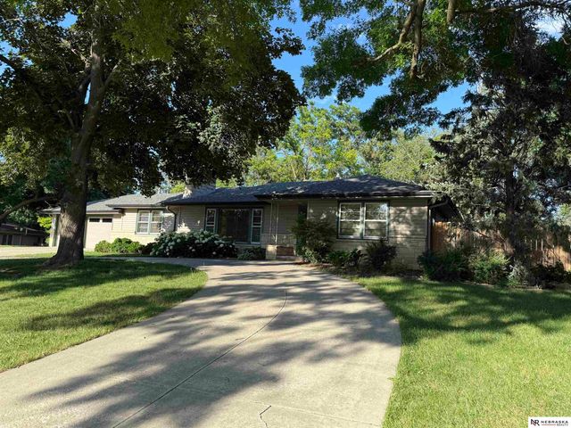 437 S 90th Street, Omaha, NE 68114