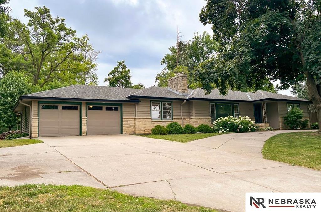 437 S 90th Street, Omaha, NE 68114