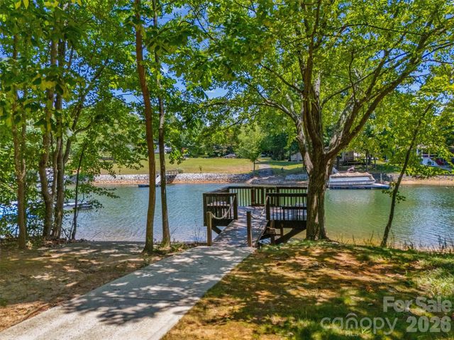 121 Isle Run Drive, Mooresville, NC 28117