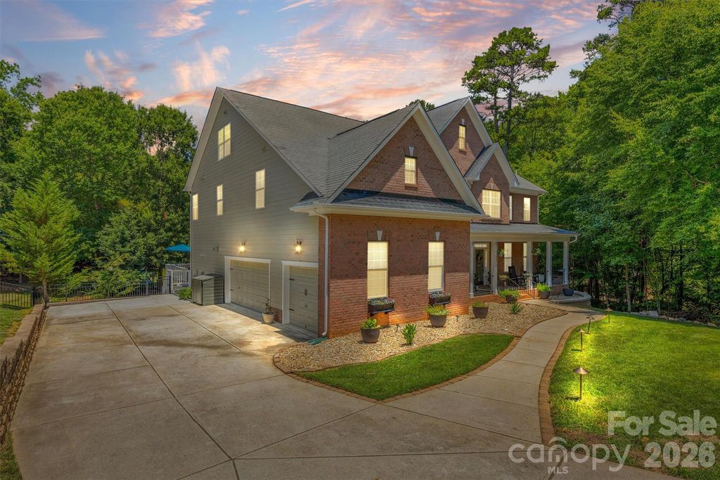 121 Isle Run Drive, Mooresville, NC 28117