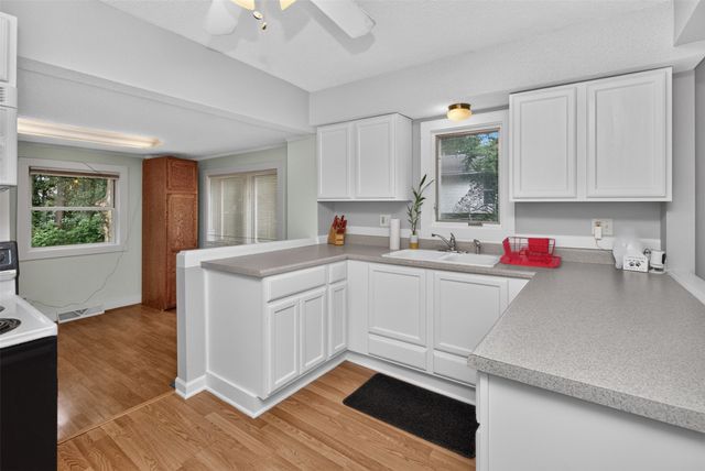 618 Loomis Avenue, Des Moines, IA 50315