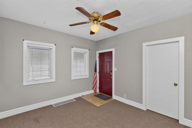 618 Loomis Avenue, Des Moines, IA 50315